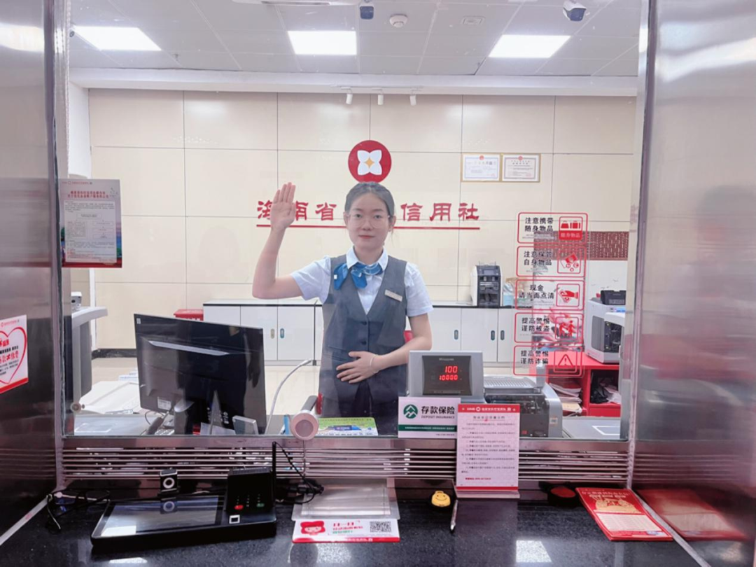 黃俏菱：三尺柜臺(tái)寫(xiě)春秋 巾幗可不讓須眉