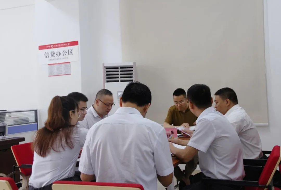 陳維深入三亞、?？?、樂(lè)東等市縣行社開(kāi)展調(diào)研