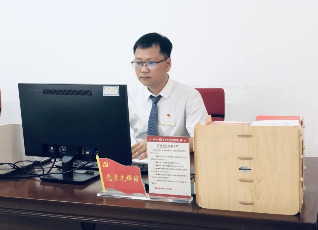 何長(zhǎng)智:緊盯“三個(gè)聚焦” 扎根基層耕好“責(zé)任田” 何長(zhǎng)智:緊盯“三個(gè)聚焦” 扎根基層耕好“責(zé)任田”