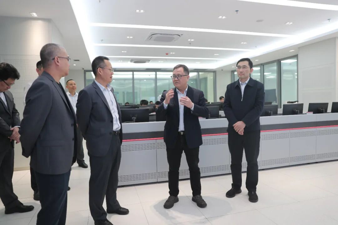 年終決算日：省聯(lián)社黨委書記李曉剛帶隊看望慰問堅守一線的干部員工