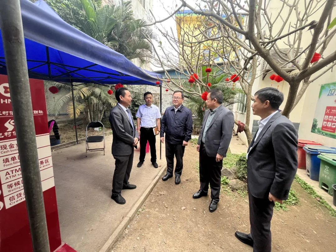 李曉剛到儋州聯(lián)社、臨高農(nóng)商銀行調(diào)研安全生產(chǎn)工作并慰問(wèn)困難職工