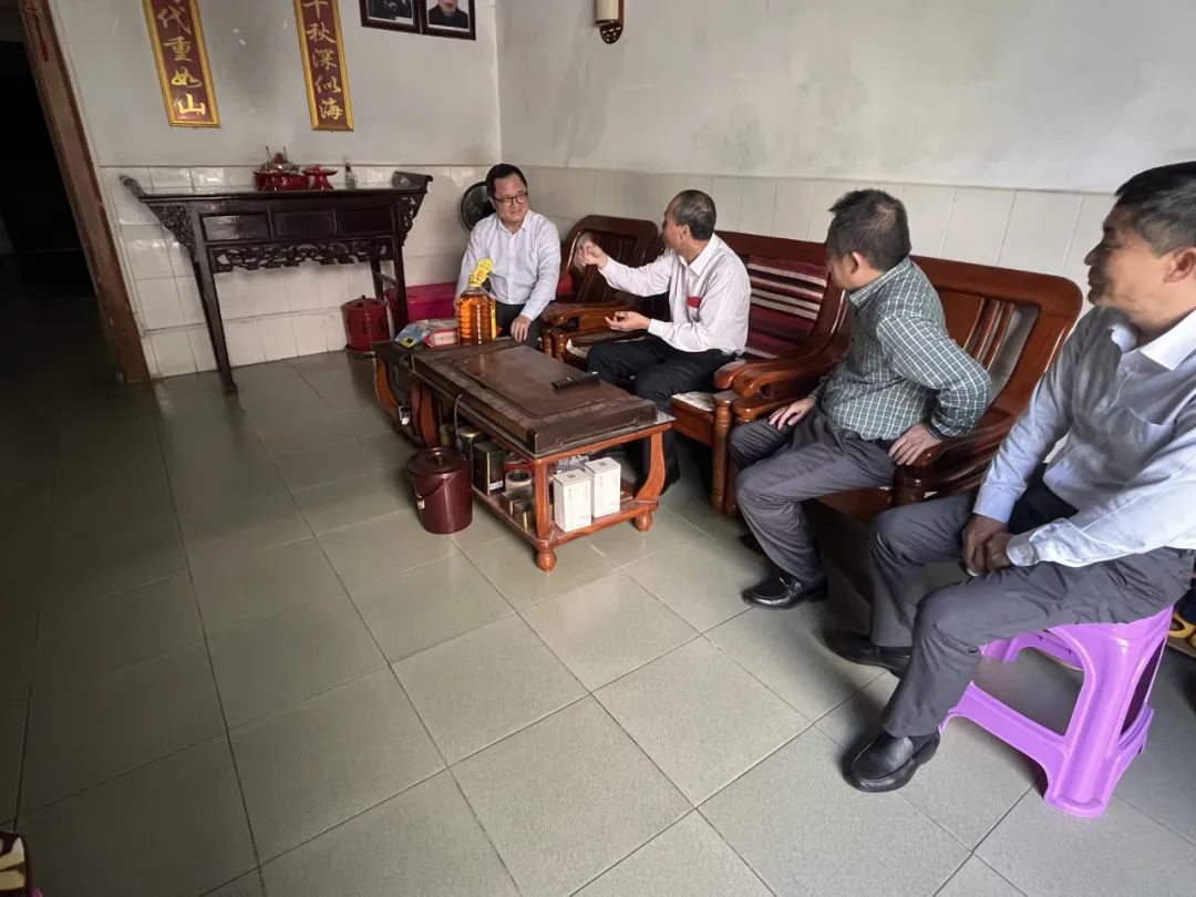 李曉剛到儋州聯(lián)社、臨高農(nóng)商銀行調(diào)研安全生產(chǎn)工作并慰問(wèn)困難職工