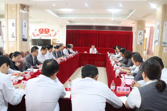 吳敏到白沙農(nóng)商銀行開展調(diào)研并慰問退休黨員干部職工