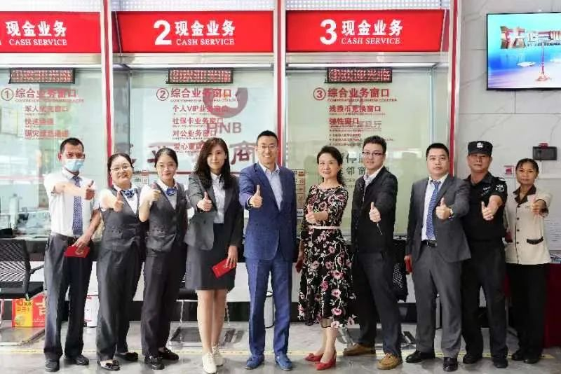 省聯(lián)社黨委班子成員大年初一走訪慰問基層網(wǎng)點