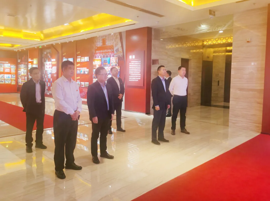 李曉剛一行走訪方大集團(tuán)