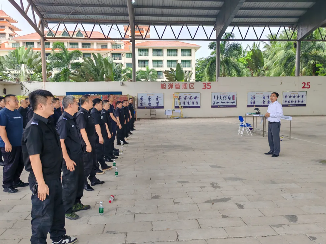 黃亮到省警?？赐繂?024年度持槍資格培訓(xùn)班學(xué)員
