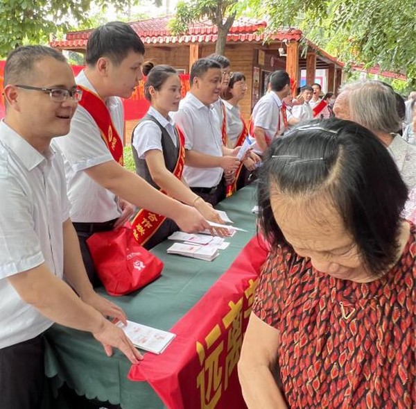 儋州聯(lián)社開展“清風(fēng)涵養(yǎng)正氣 廉潔護(hù)航金融”清廉金融文化宣傳活動(dòng)