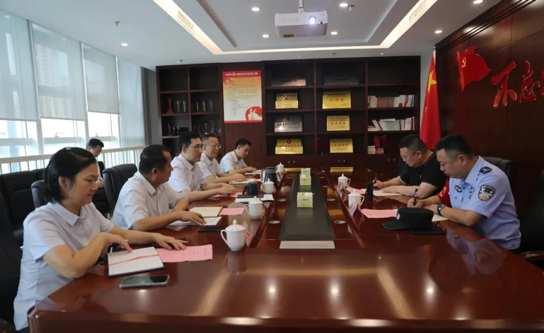 海南農(nóng)商銀行與?？谑忻捞m區(qū)政府座談