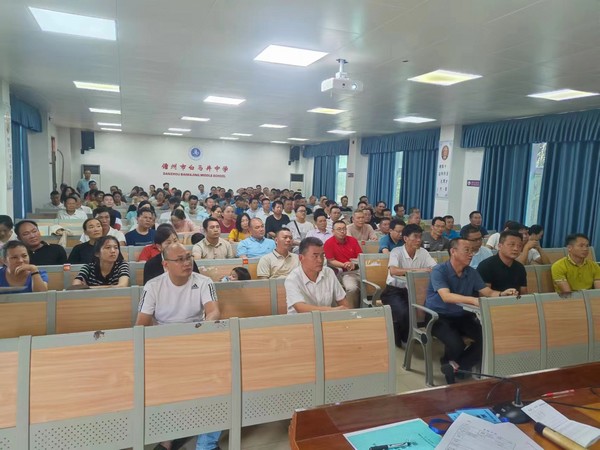 儋州支行走進(jìn)學(xué)校，拓展銀校異業(yè)合作模式