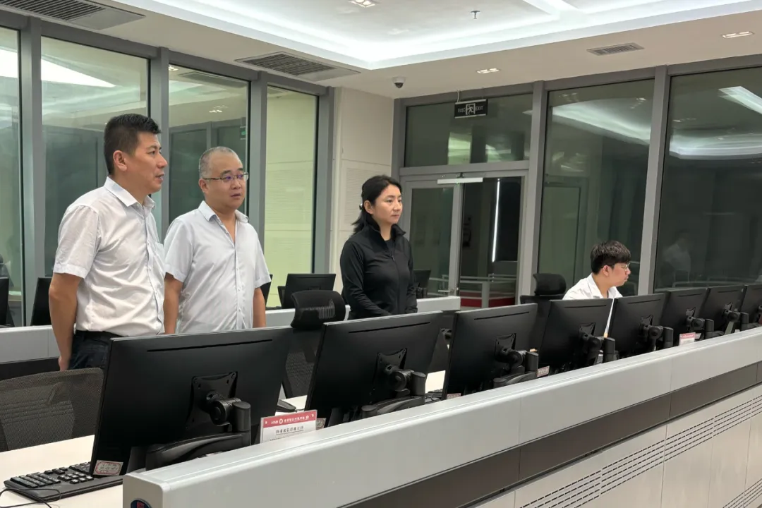 司亞杰到濱海數(shù)據(jù)中心調(diào)研