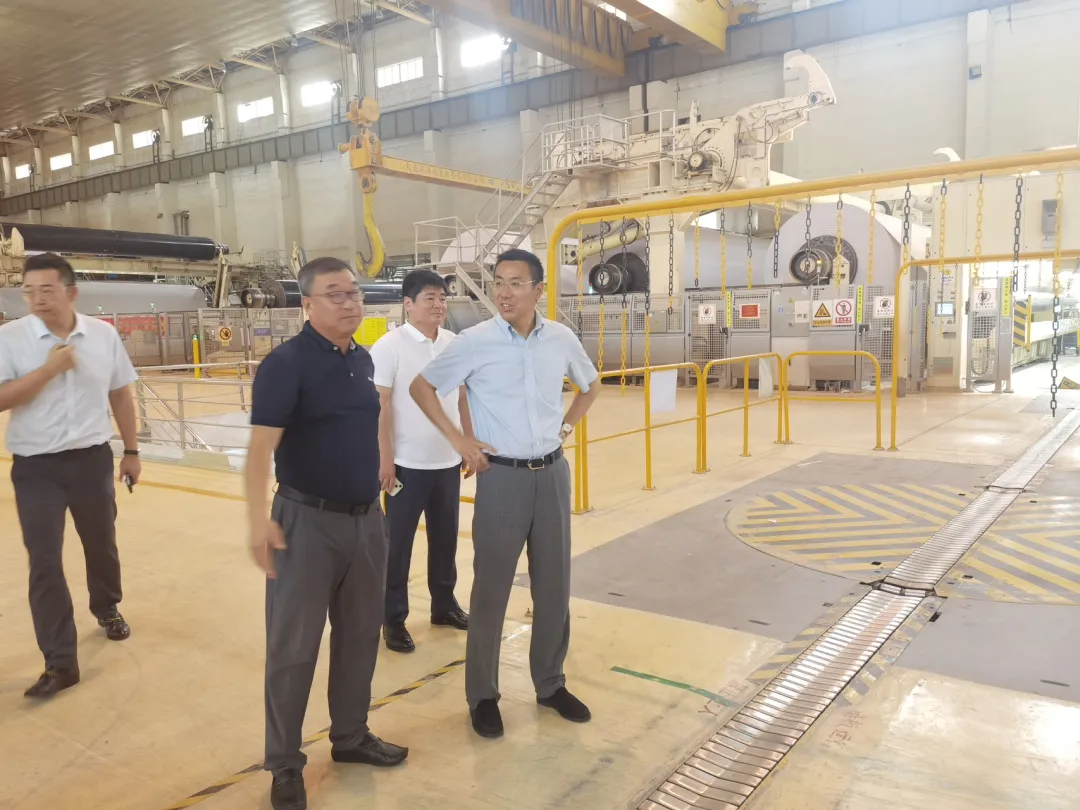 陳維到海南農(nóng)商銀行儋州支行調(diào)研并深入客戶一線走訪 陳維到海南農(nóng)商銀行儋州支行調(diào)研并深入客戶一線走訪