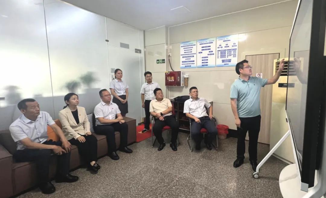司亞杰帶隊到屯昌支行調(diào)研