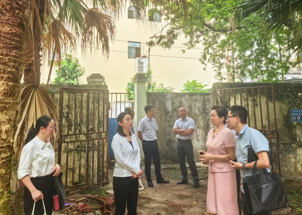 司亞杰、黃亮一行赴三亞支行調(diào)研