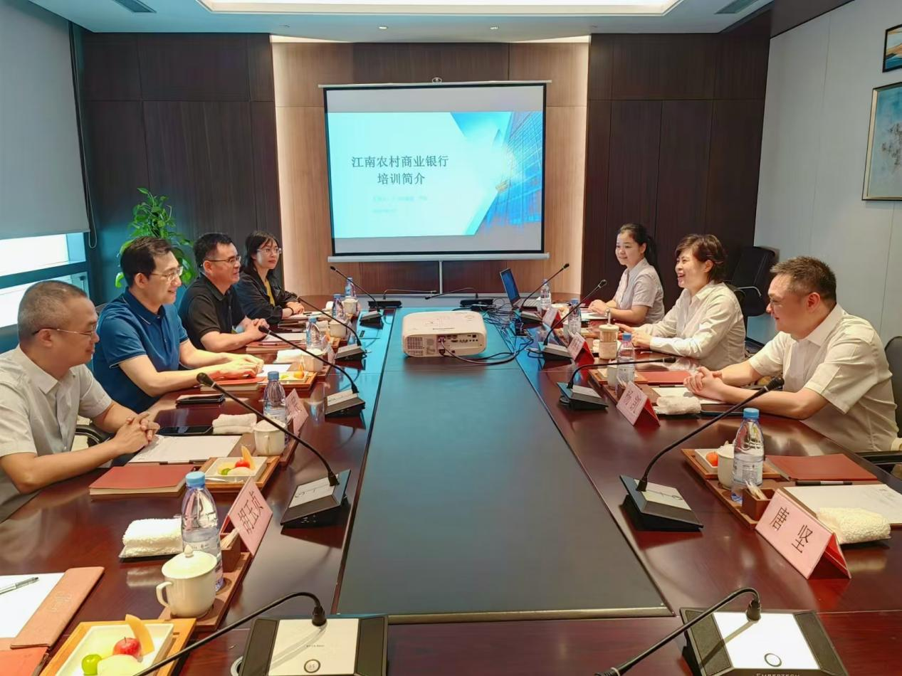 劉國鑫帶隊(duì)赴泰隆銀行等三家單位培訓(xùn)中心（學(xué)校）考察學(xué)習(xí)