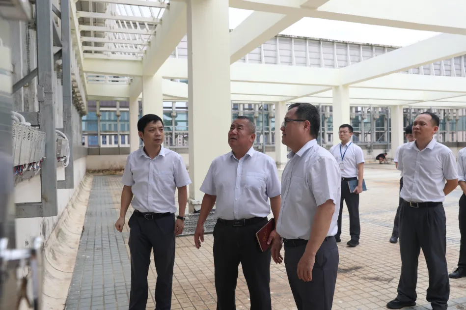 李曉剛檢查督導(dǎo)臺(tái)風(fēng)“摩羯”防御準(zhǔn)備工作