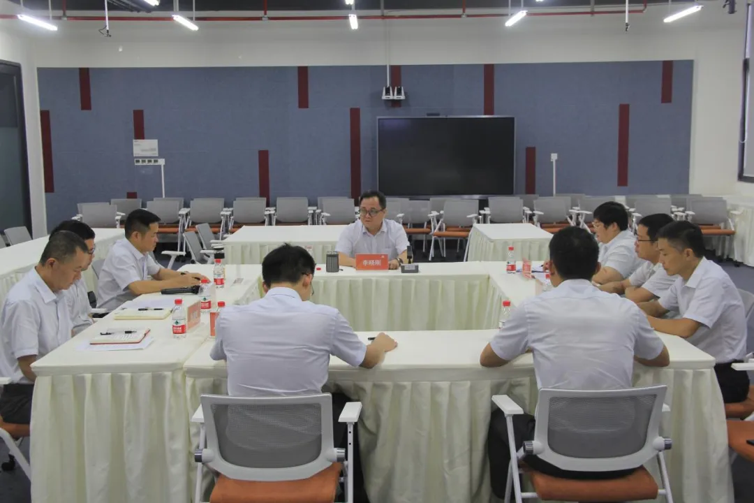 李曉剛到陵水支行、三亞支行調(diào)研