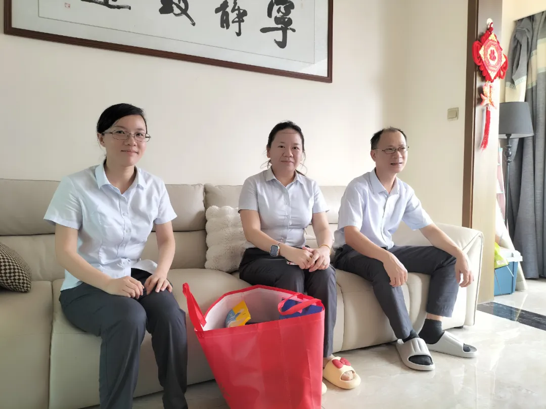 海南農(nóng)商銀行組織開展駐村工作隊員家屬慰問活動