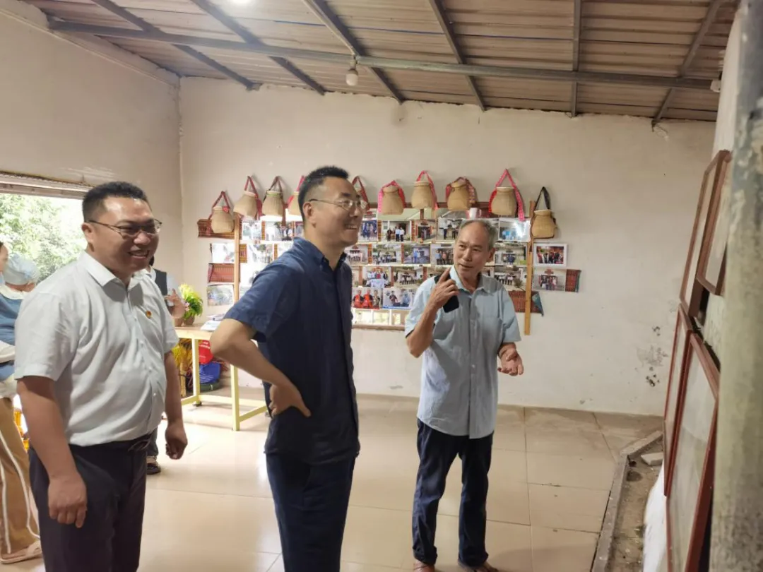 陳維深入海南農(nóng)商銀行五指山、保亭支行農(nóng)區(qū)山區(qū)網(wǎng)點調(diào)研并走訪客戶