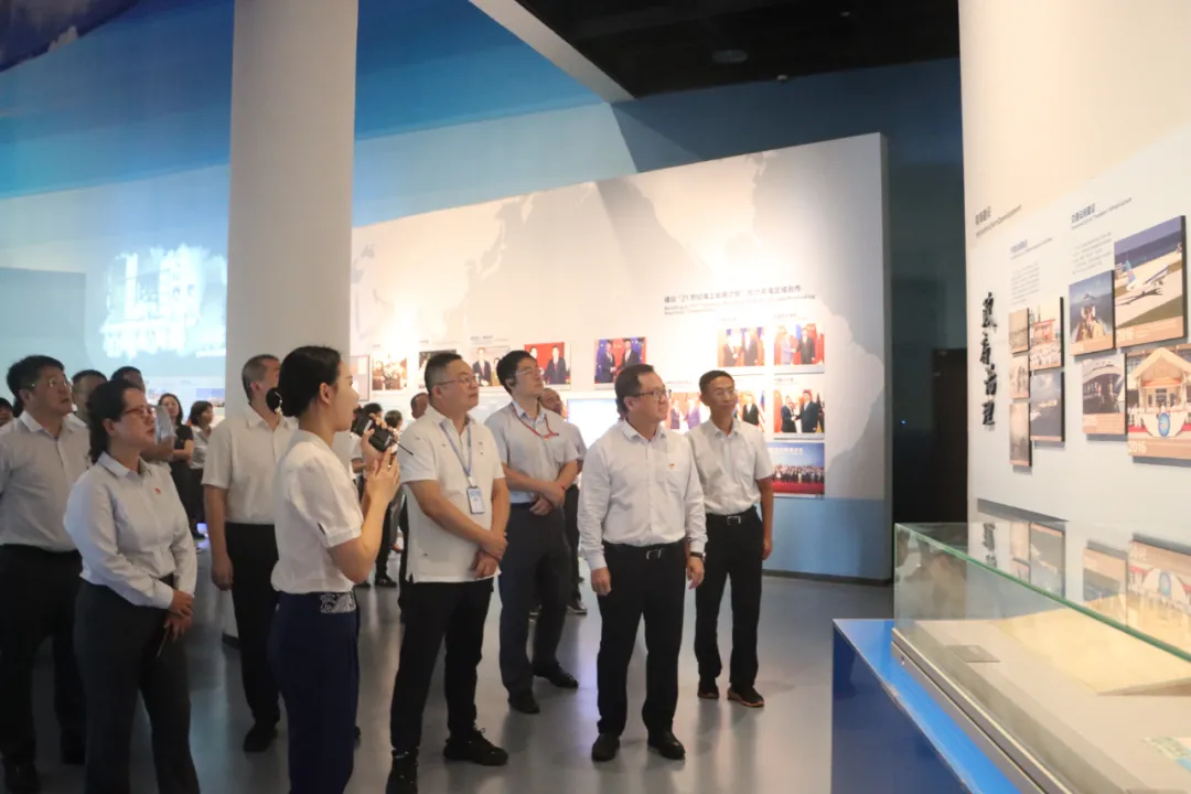 海南農(nóng)商銀行赴中國(guó)（海南）南海博物館開展慶祝新中國(guó)成立75周年愛(ài)國(guó)主義教育活動(dòng)