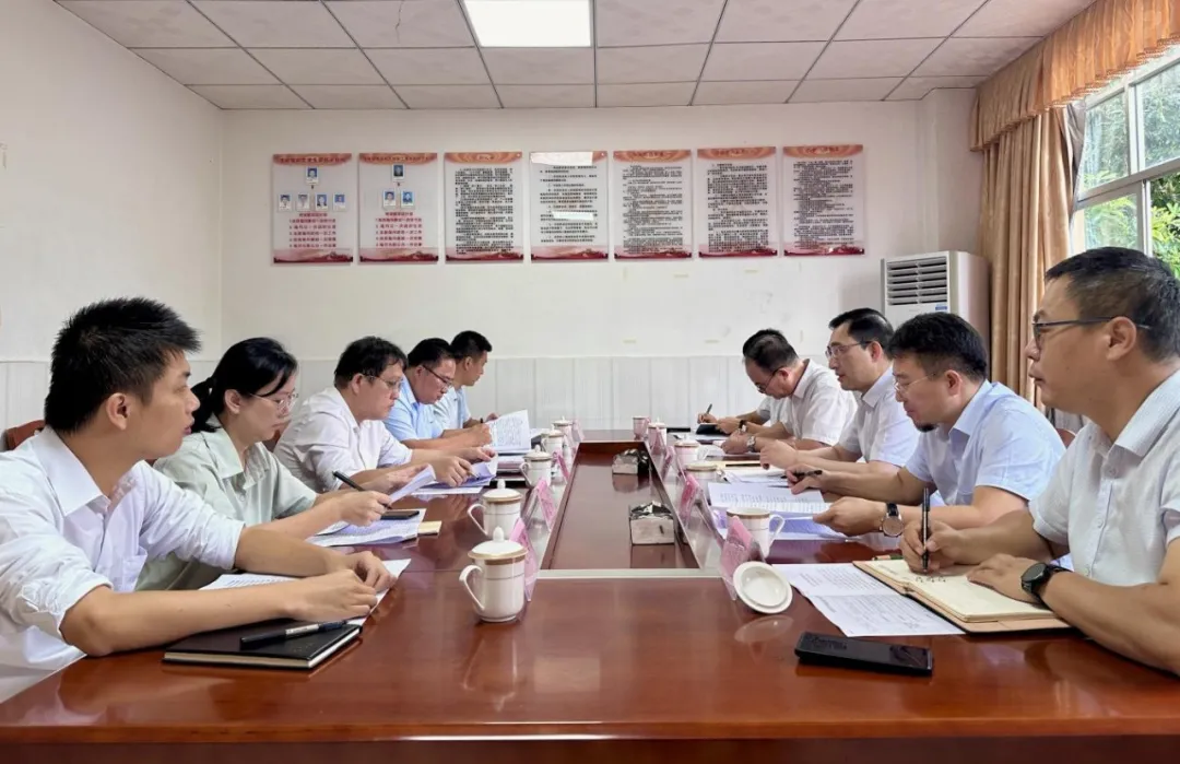 海南農(nóng)商銀行慶祝新中國成立七十五周年送文化下鄉(xiāng)活動在瓊中舉辦 海南農(nóng)商銀行慶祝新中國成立七十五周年送文化下鄉(xiāng)活動在瓊中舉辦