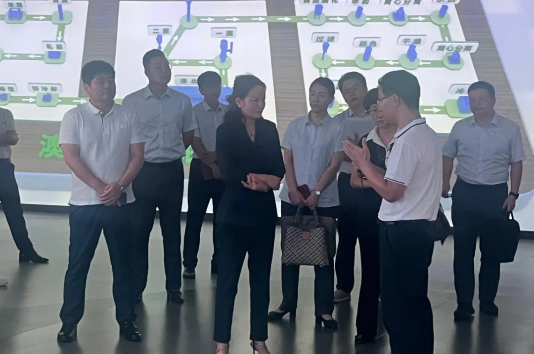 鄒燕玲到儋州支行調(diào)研