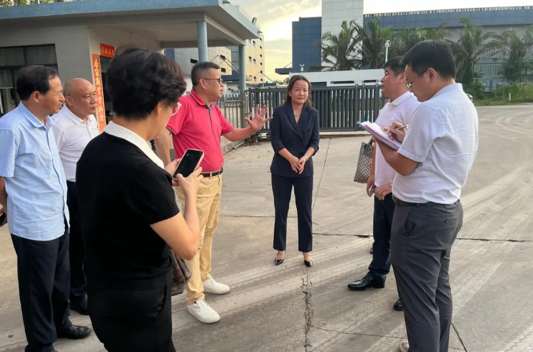 鄒燕玲到儋州支行調(diào)研