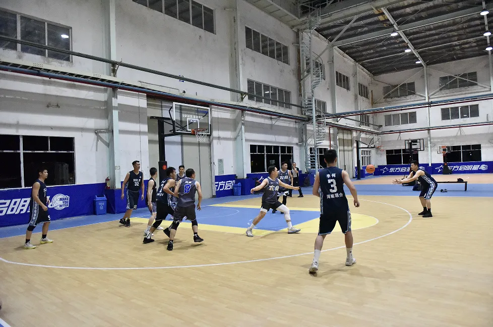 海南農(nóng)商銀行與海南聯(lián)合資產(chǎn)舉行青年籃球賽