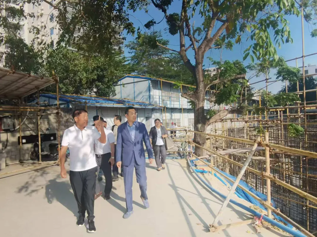 陳維帶隊(duì)到海南農(nóng)商銀行三亞、陵水等支行調(diào)研，并深入企業(yè)貸后走訪