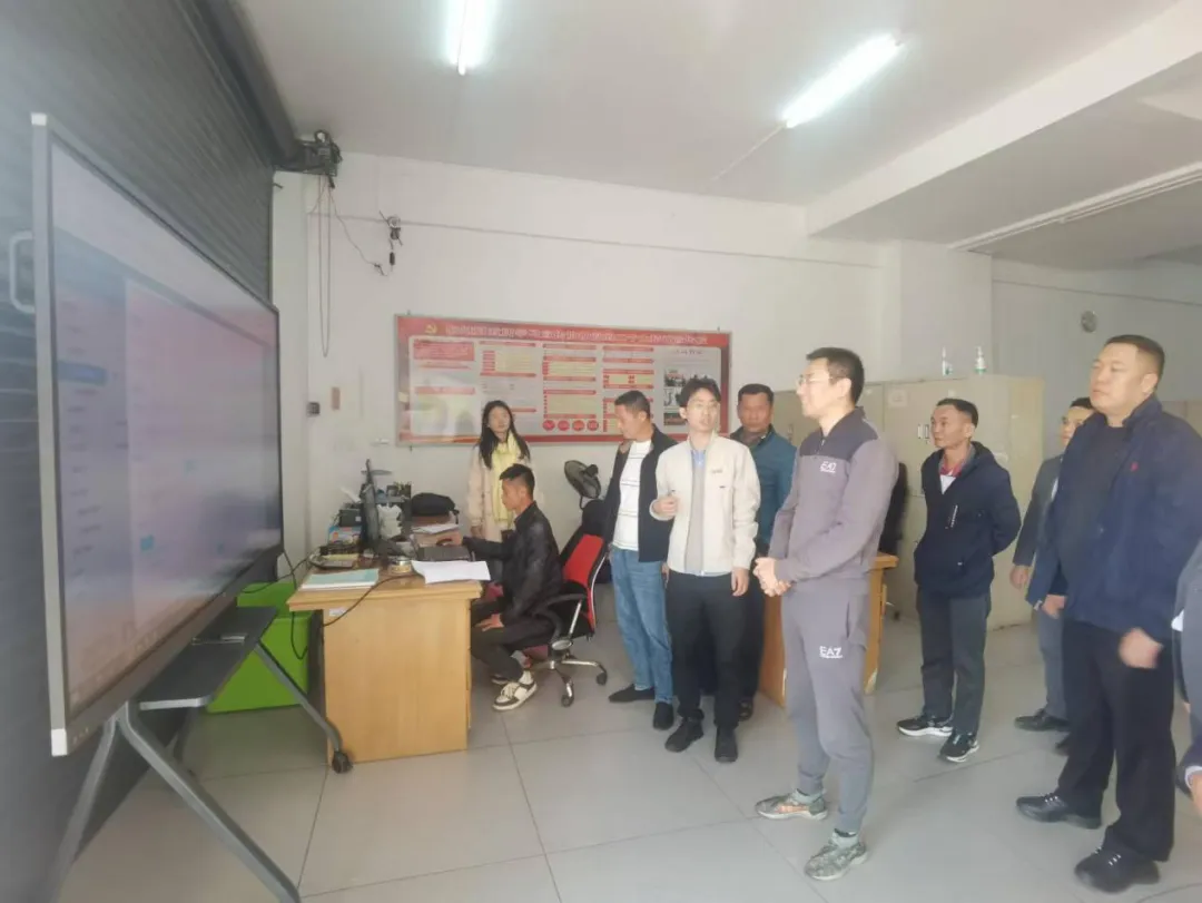 陳維帶隊(duì)到海南農(nóng)商銀行臨高支行調(diào)研并深入客戶一線走訪