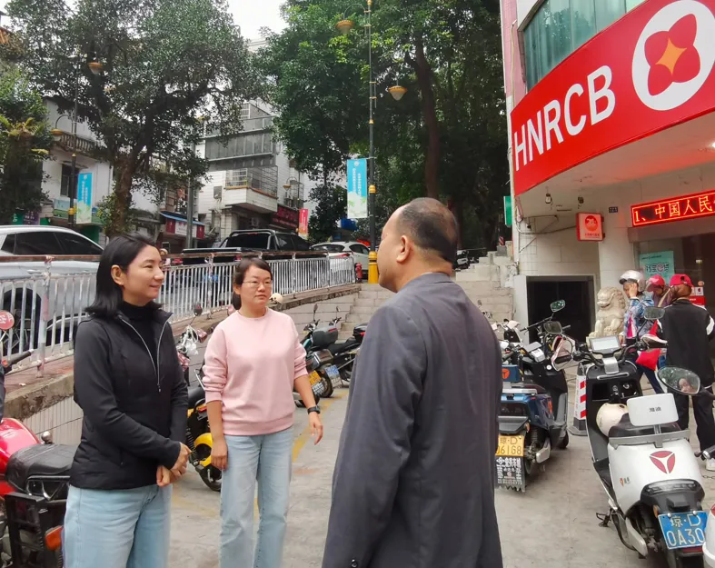 司亞杰到保亭支行、五指山支行調(diào)研指導(dǎo)工作