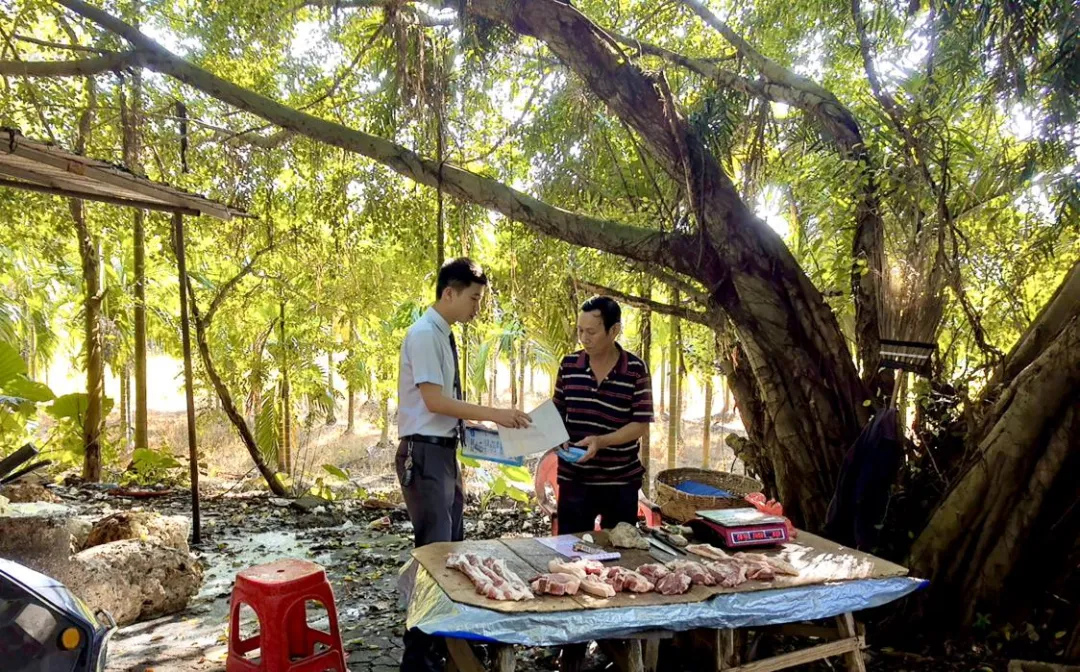 瓊中支行“金融助理”：執(zhí)守初心，演繹新時代“背包精神”