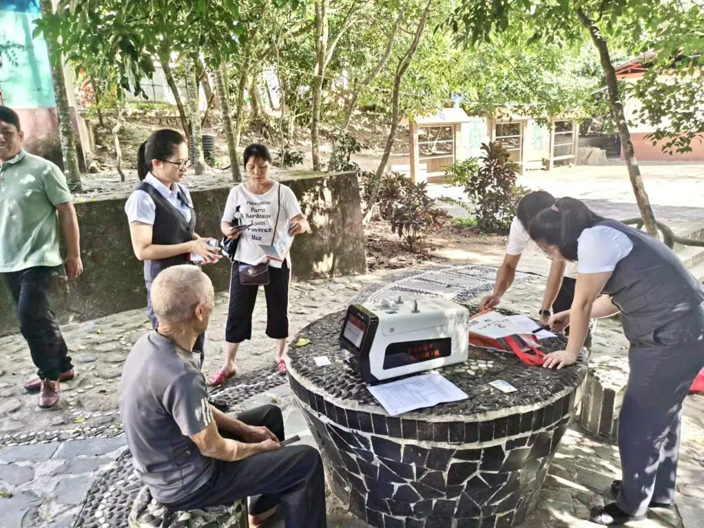 瓊中支行“金融助理”：執(zhí)守初心，演繹新時代“背包精神”