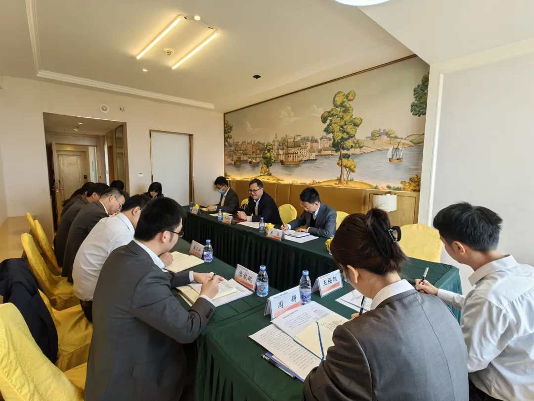 李曉剛到臨高支行開展調研