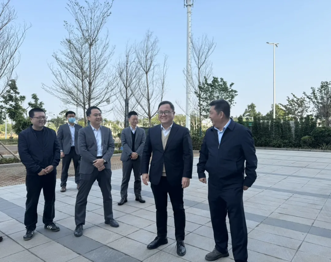 李曉剛到臨高支行開展調研