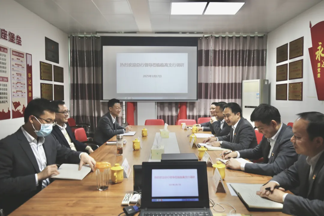 李曉剛到臨高支行開展調研