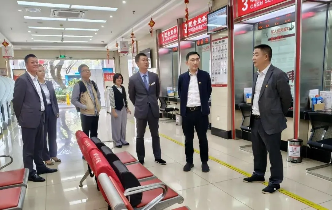 海南農(nóng)商銀行總行領(lǐng)導(dǎo)開展春節(jié)前慰問走訪調(diào)研活動(dòng) 海南農(nóng)商銀行總行領(lǐng)導(dǎo)開展春節(jié)前慰問走訪調(diào)研活動(dòng)