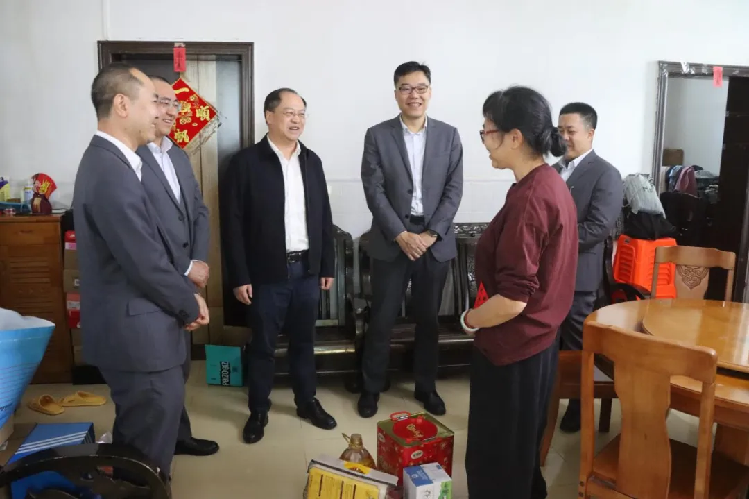 海南農(nóng)商銀行總行領(lǐng)導(dǎo)開展春節(jié)前慰問走訪調(diào)研活動(dòng) 海南農(nóng)商銀行總行領(lǐng)導(dǎo)開展春節(jié)前慰問走訪調(diào)研活動(dòng)