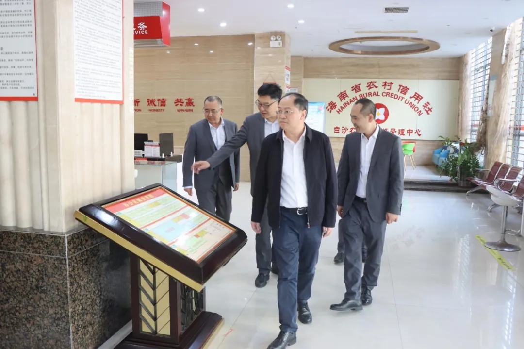 海南農(nóng)商銀行總行領(lǐng)導(dǎo)開展春節(jié)前慰問走訪調(diào)研活動(dòng) 海南農(nóng)商銀行總行領(lǐng)導(dǎo)開展春節(jié)前慰問走訪調(diào)研活動(dòng)