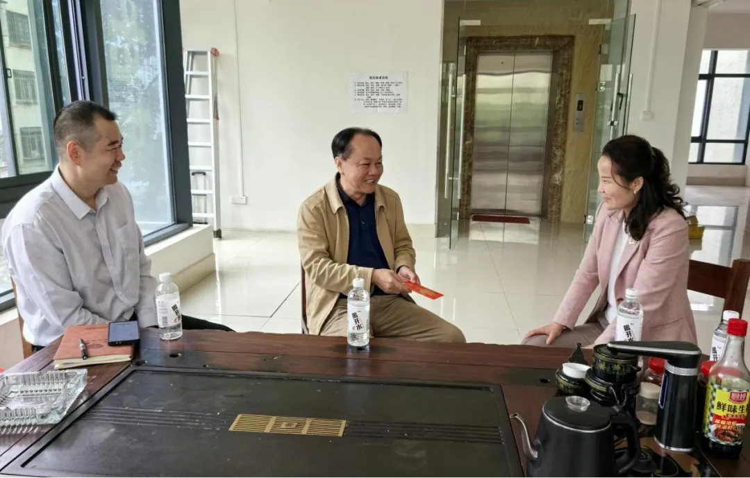 海南農(nóng)商銀行總行領(lǐng)導(dǎo)開展春節(jié)前慰問走訪調(diào)研活動(dòng) 海南農(nóng)商銀行總行領(lǐng)導(dǎo)開展春節(jié)前慰問走訪調(diào)研活動(dòng)