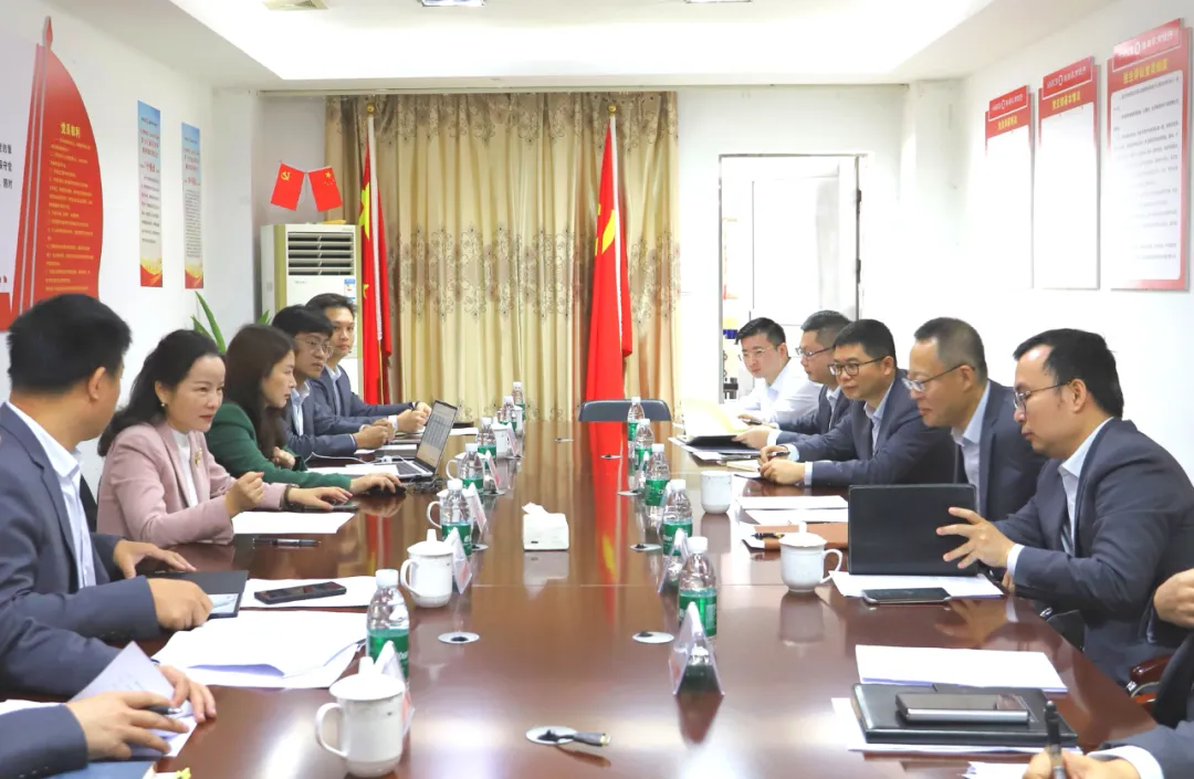 鄒燕玲赴瓊海支行調(diào)研并深入客戶一線走訪