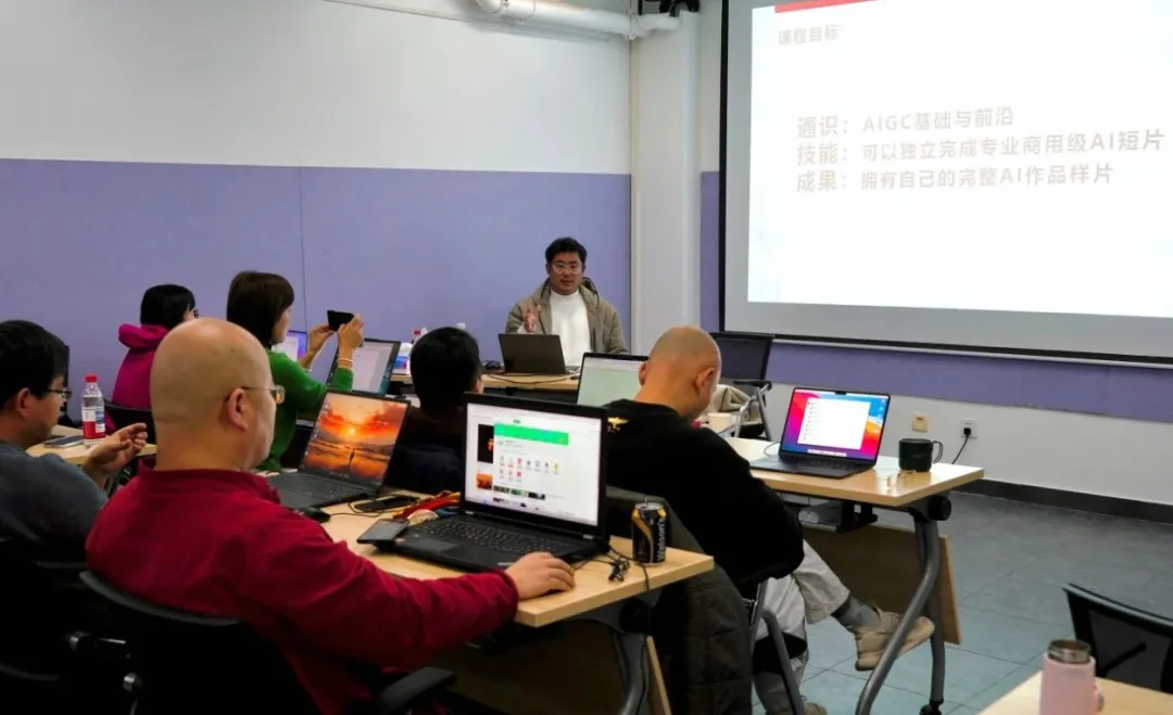 海南農(nóng)商銀行組織人員參加影視AI短片創(chuàng)作培訓(xùn)