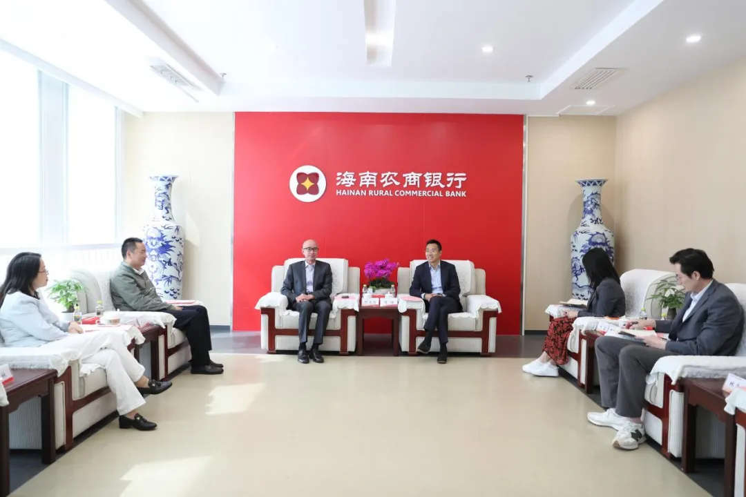 海南農(nóng)商銀行與興業(yè)基金、興業(yè)銀行?？诜中凶? title=