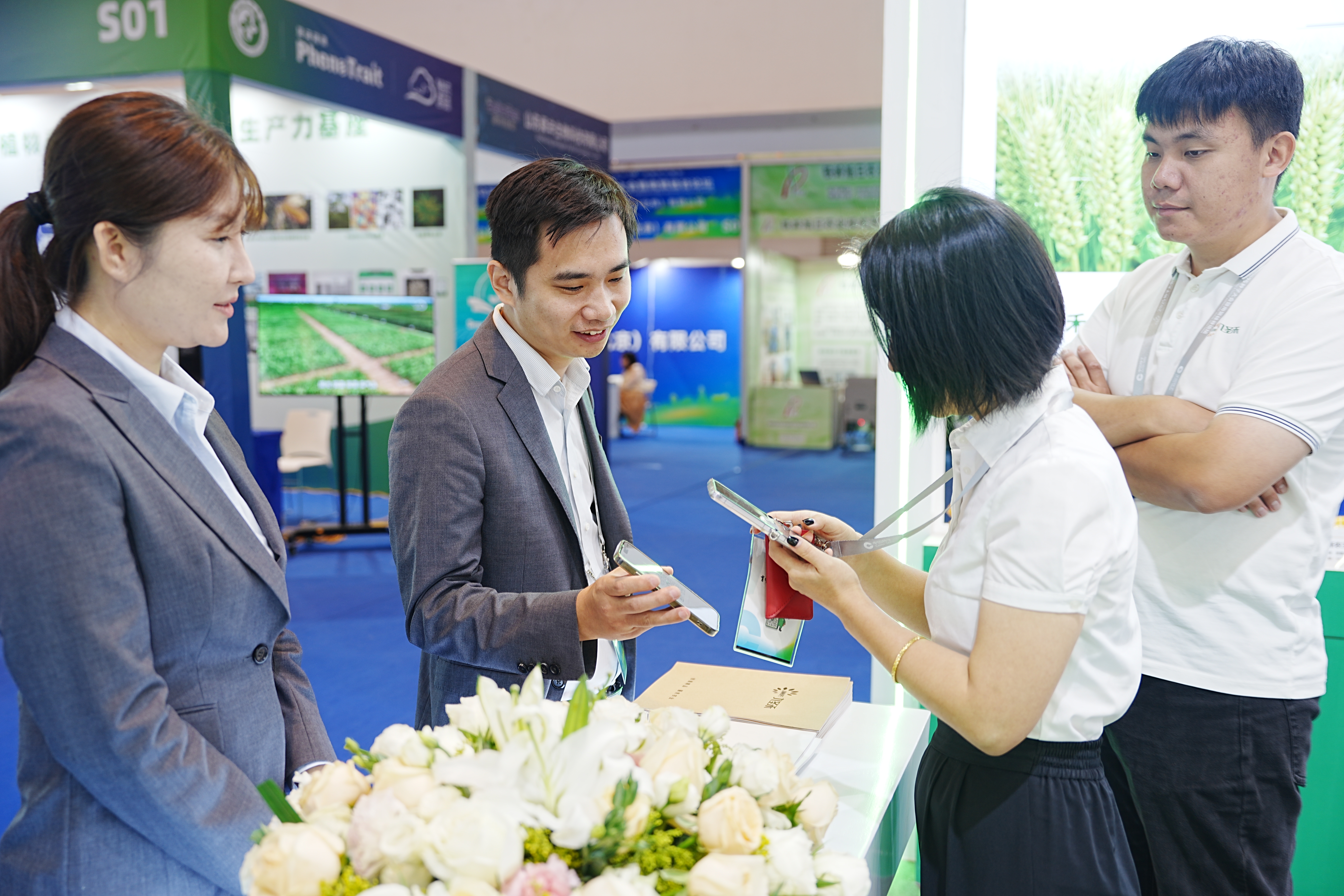 三亞支行金融助力種業(yè)振興 深度參與2025年中國種子大會暨南繁硅谷論壇