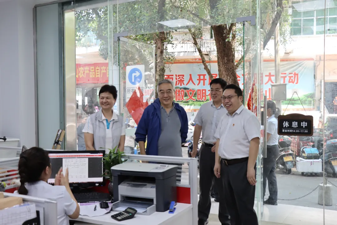 海南農(nóng)商銀行獨立董事赴五指山、樂東支行調(diào)研