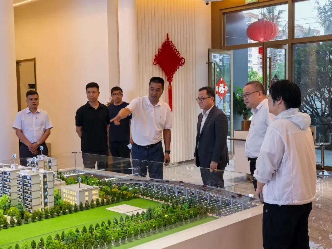 結(jié)合學(xué)習(xí)教育，李曉剛以“四不兩直”方式調(diào)研樂東支行