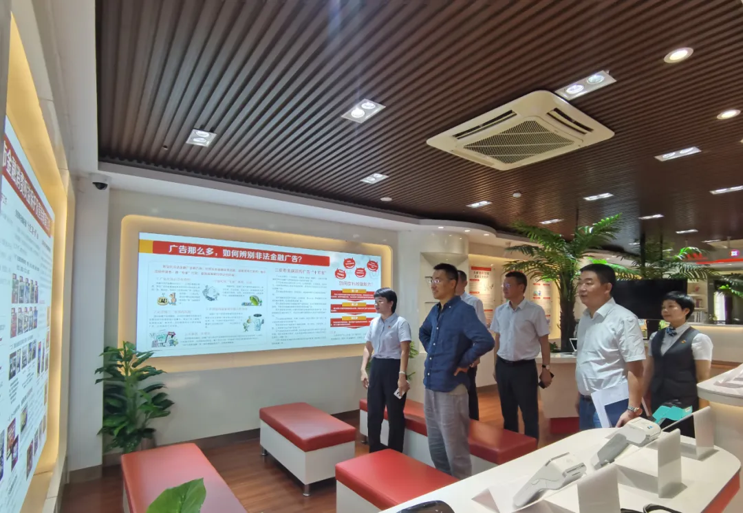 陳維調(diào)研三亞支行開展深入貫徹中央八項(xiàng)規(guī)定精神學(xué)習(xí)教育情況