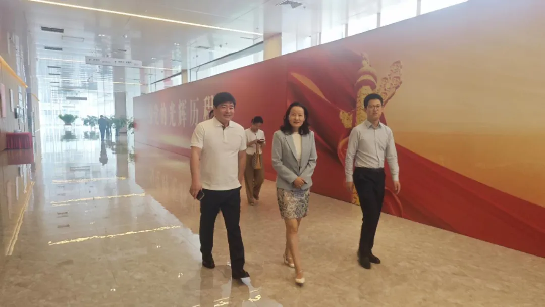 鄒燕玲帶隊走訪某科技公司集團總部