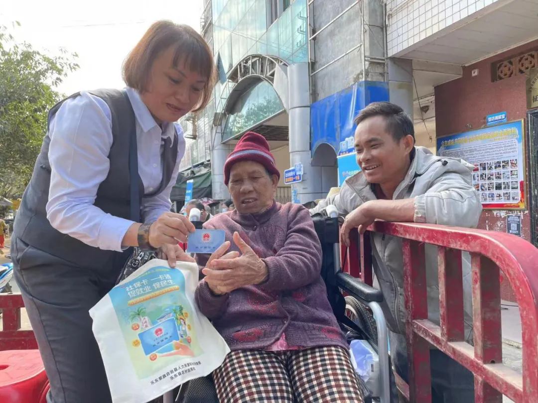 海南農(nóng)商銀行多舉措打造老年客戶貼心金融港灣