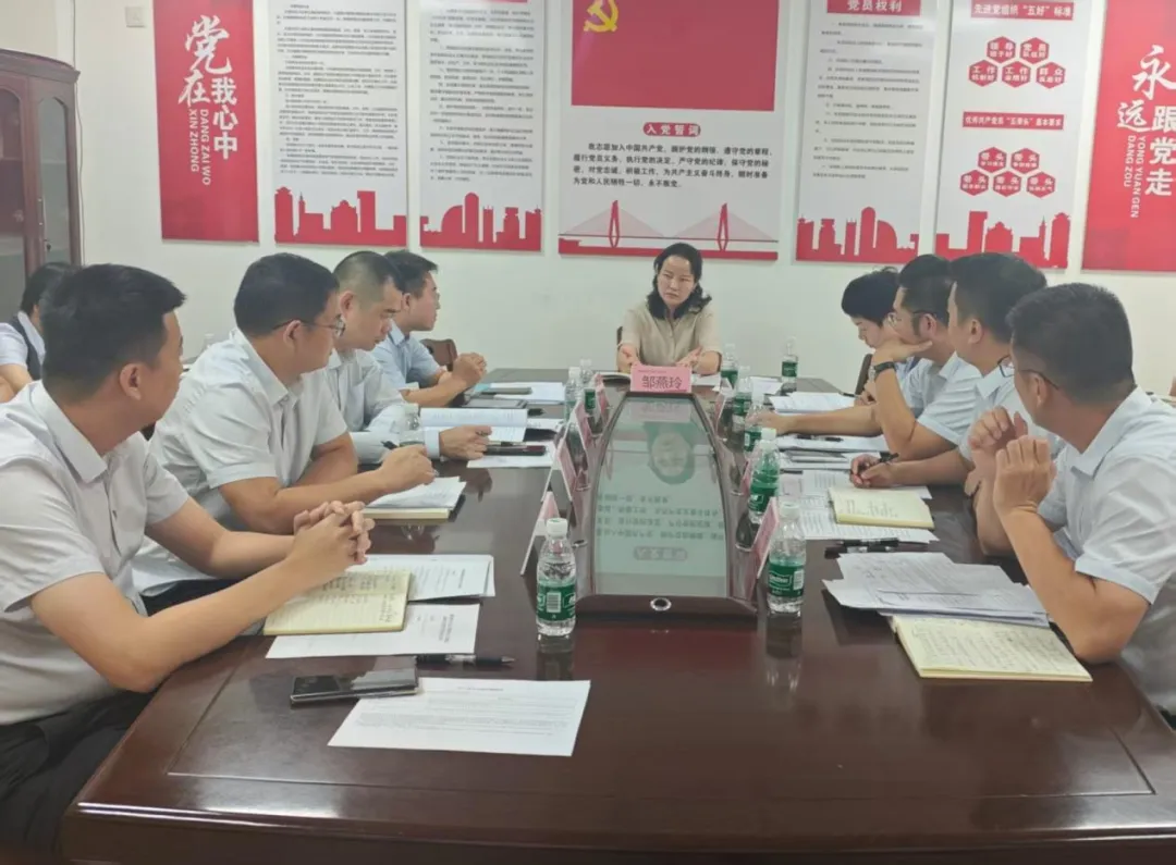 鄒燕玲到保亭支行調(diào)研走訪 鄒燕玲到保亭支行調(diào)研走訪