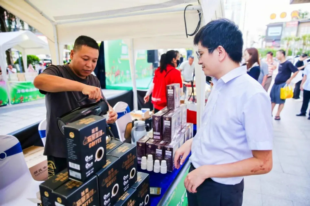 ?？谇鸷Ｖ薪鹑诜?wù)進(jìn)集市 助農(nóng)惠農(nóng)促增收